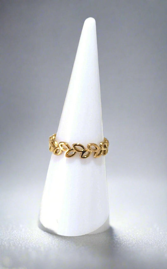 A stylish 18K gold-plated adjustable leaf ring made from stainless steel, featuring an elegant openwork design. This waterproof and tarnish-resistant ring is lightweight, delicate, and perfect for any occasion, including everyday wear and special events.