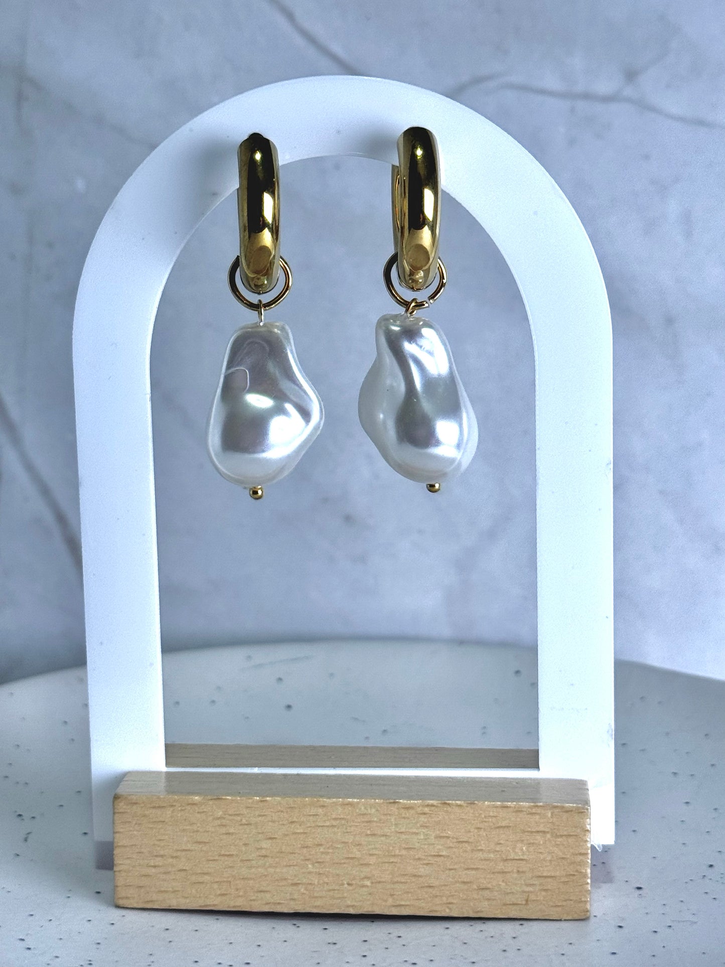 Baroque Pearl Drop Earrings – 18k Gold Waterproof