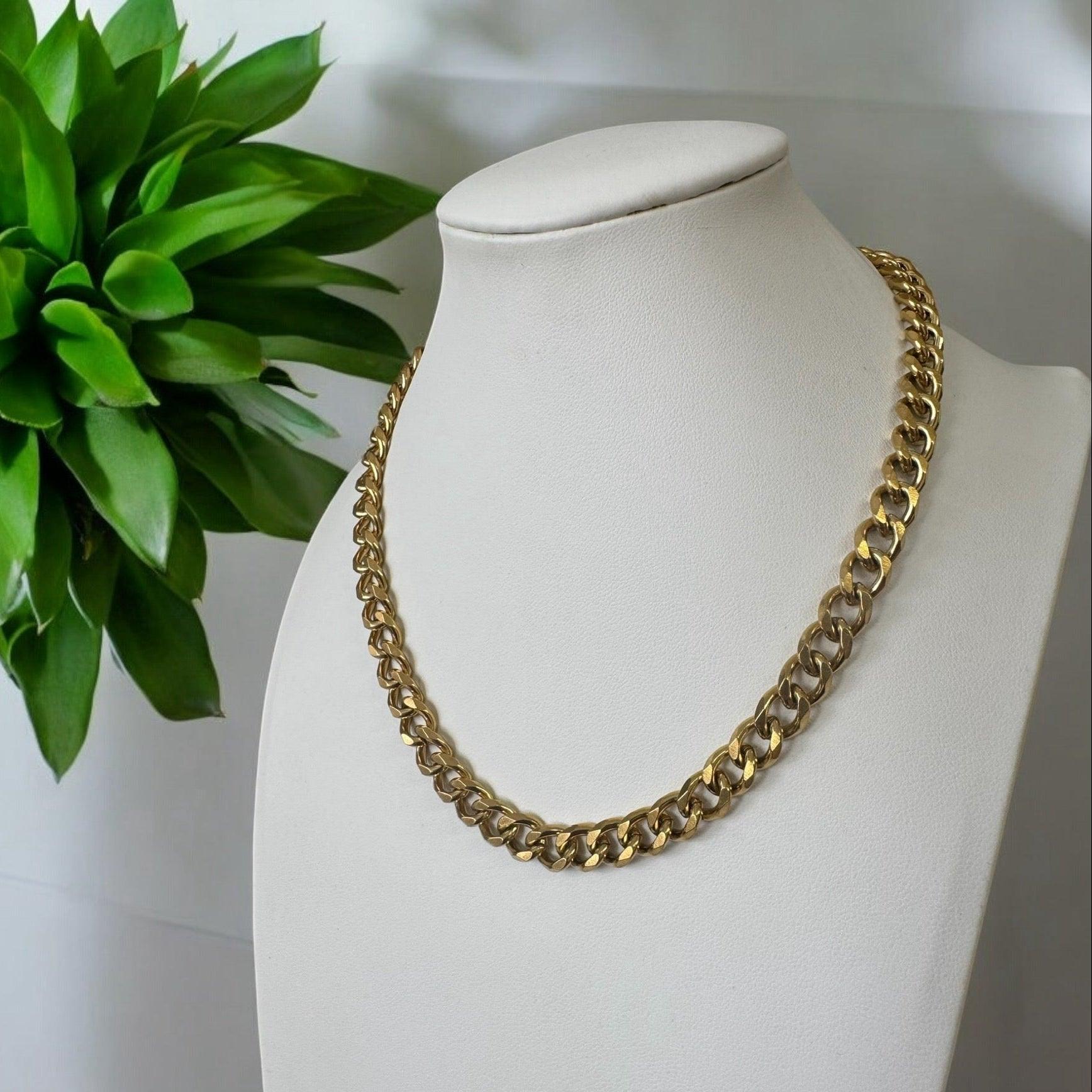 "Waterproof 18K Gold PVD Curb Chain Choker Necklace with 5mm links, hypoallergenic and tarnish-free. Adjustable length (39cm + 5cm extender), tested in the Indian Ocean for durability and shine."
