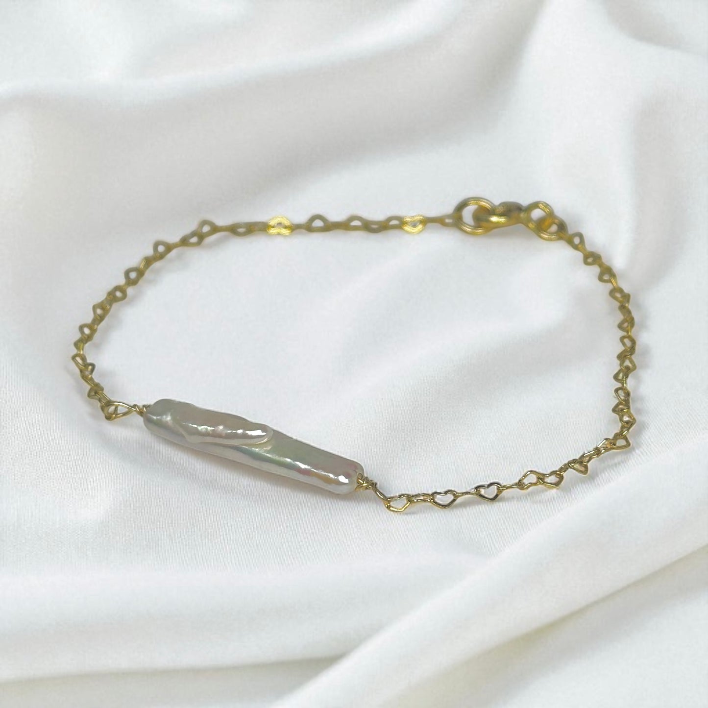 Aurora Baroque Pearl Bracelet 14k Gold Heart Chain