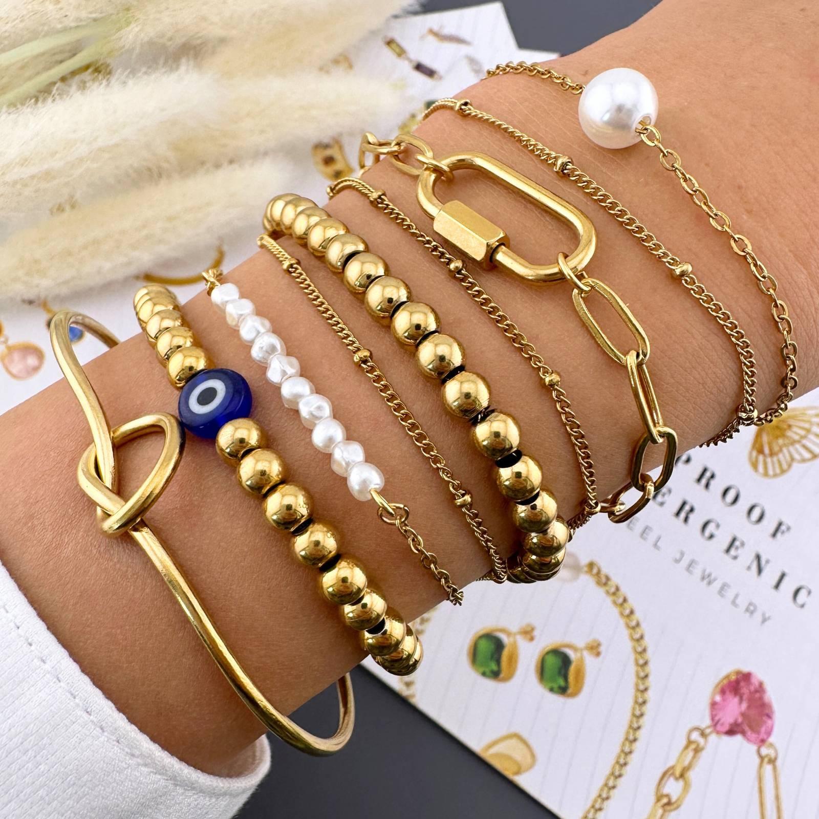 Evelyn Dainty Pearl Bracelet image 1