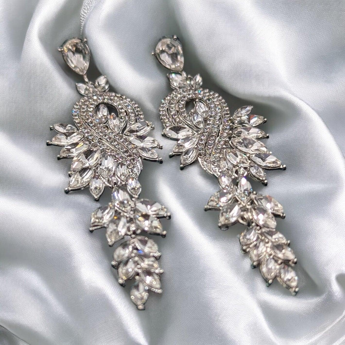 Elegant bridal rhinestone drop earrings, perfect for weddings and special occasions.