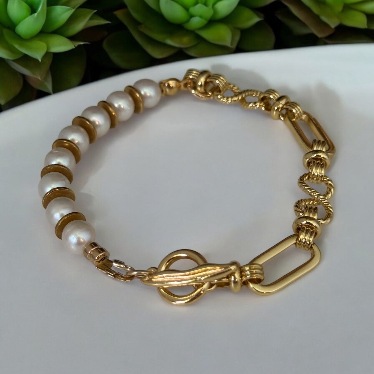 Freshwater Pearl & Gold-Filled Toggle Bracelet – Dainty & Elegant