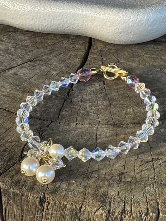 Bracelet with crystals and pearls on a wooden surface